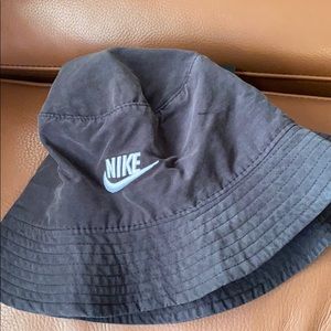 Nike bucket hat